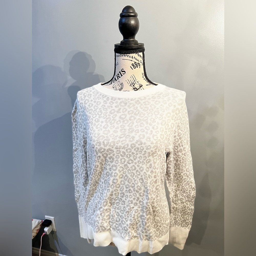 A New Day Medium Leopard Print Crew Neck